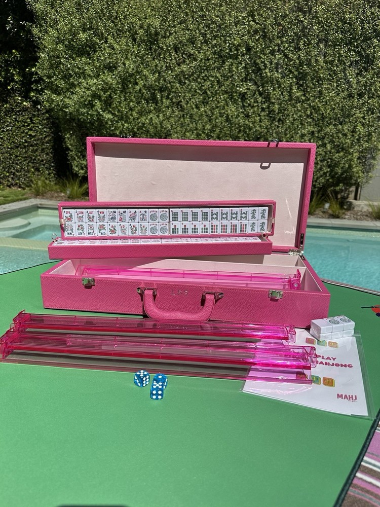 American Mahjong Set comes with All tiles, 4 Racks W/ Pushers, Case and Dice