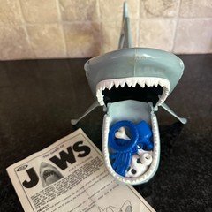 Vtg Jaws 1975 Game by Ideal Toy – Shark, Manual, 7 Pieces Universal Movie Retro*