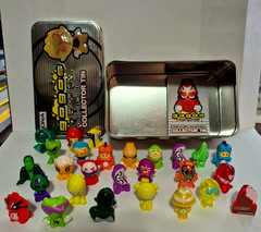 2010 JONA Gogo’s Crazy Bones Exclusive Ltd Edition Collector Tin w/ 27 Figures