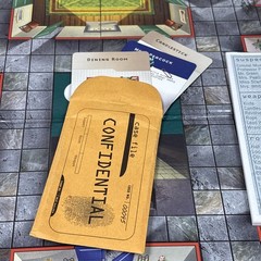 Clue COMPLETE Parker Brothers 2005 Classic Detective Board Game Mystery