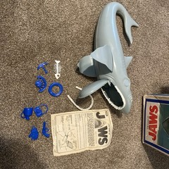 JAWS VINTAGE GAME 1975 IDEAL SHARK AND BOX WITH INCOMPLETE PARTS