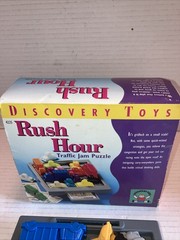 DISCOVERY TOYS RUSH HOUR TRAFFIC JAM PUZZLE GAME 4225 IN ORIGINAL BOX COMPLETE