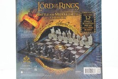 The Noble Collection Lord Of The Rings Chess Set Battle For Middle-Earth