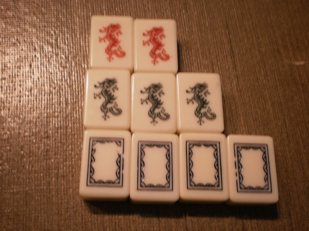 9 VINTAGE MAHJONG MAJONG TILES ALL DRAGON TILES IN VERY GOOD USED COND
