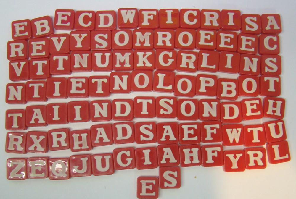VTG Parkers Brothers Inc Anagrams & Letters, 93 Plastic Tiles – crafting