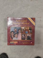 Awkward Family Photos Game Teen-Adult 4-6 Players Family and Party Sealed