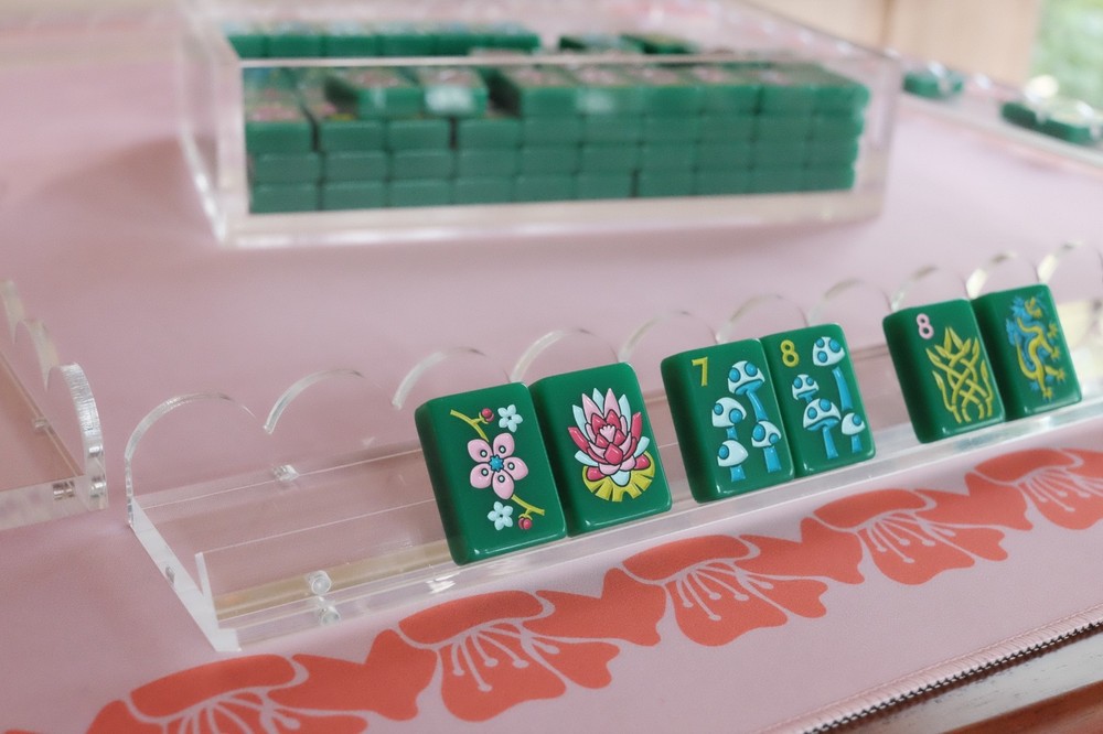 NEW! Set of 4 Luxury Acrylic Scalloped Magnetic Mahjong Racks & Pushers 20″