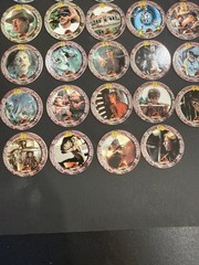 Lot of 32 Pogs Jurassic Park From 1993 SkyCaps by Skybox