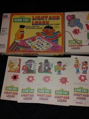 Vtg 1977 Sesame Street Light and Learn Quiz Game Kids Ages 4-7 USA Toy Works