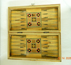 Compact folding travel size, Fine wood Chess / Backgammon Set