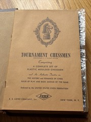 1946 E.S. LOWE TOURNAMENT CHESSMEN CHESS PIECES And BOOK Vintage Plastic Moulded