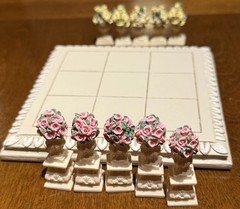 Avon Gift Collection Garden Tic Tac Toe Board Complete Floral Resin Game w/ Box