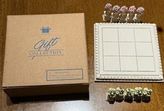 Avon Gift Collection Garden Tic Tac Toe Board Complete Floral Resin Game w/ Box