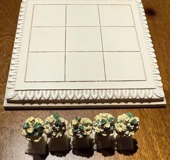 Avon Gift Collection Garden Tic Tac Toe Board Complete Floral Resin Game w/ Box