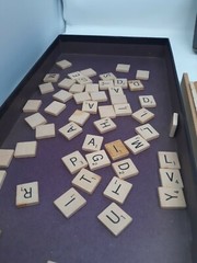 Vintage SCRABBLE Board Game Selchow & Righter Complete 100 Wood Tiles.