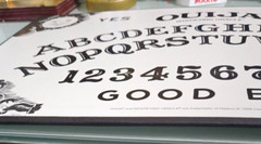 1998 parker bros / hasbro GLOW IN THE DARK OUIJA BOARD complete
