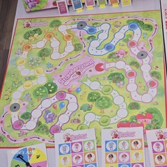 Vintage Strawberry Shortcake Strawberryland Family Board Game Toy COMPLETE 4+