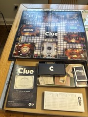 Clue Classic Mystery Board Game Hasbro 2023 Edition 8+ – Completege ,Box Damage