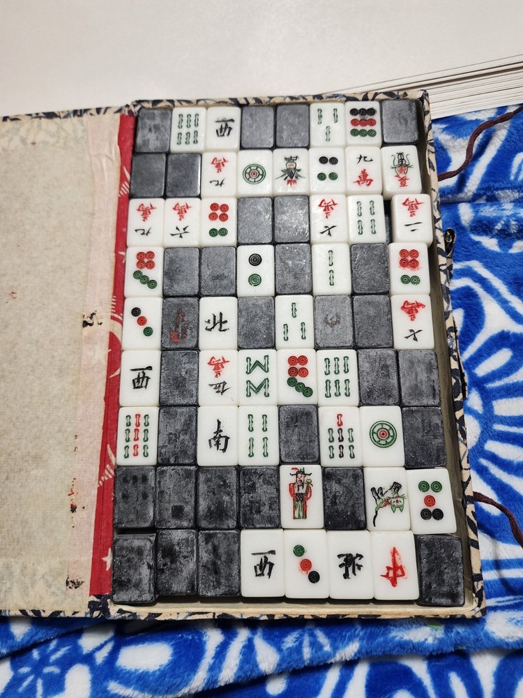 Vintage Mahjong Set – 144 Pieces Very Rare w/ Case and Black Backing, very old
