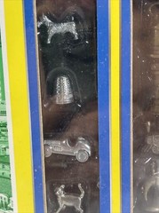 MONOPOLY GAME-16 TOKENS THROUGH THE YEARS EDITION – READ