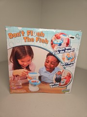 Play Monster Games Don’t Flush the Fish children’s game New Sealed