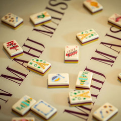 Premium American Mahjong Set 160pcs Yellow Paris Urban Life