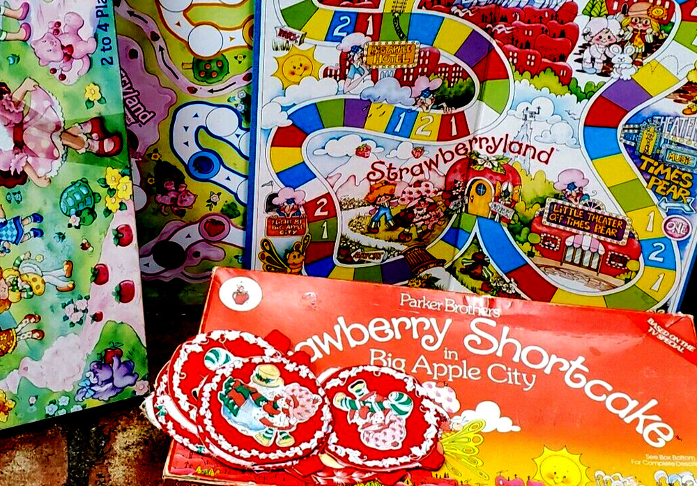 Strawberry Shortcake 2 Games Big Apple City/StrawberryLand /5 Cloth ornies flat