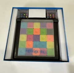 Square Up! Game COMPLETE Mindware 2009 Tile Strategy Slide Puzzle Race