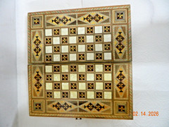 Compact folding travel size, Fine wood Chess / Backgammon Set