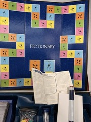 Pictionary The Game of Quick Draw 1997 Complete. Milton Bradley Board Game