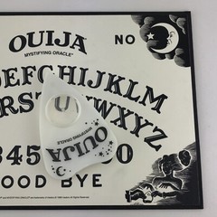 Ouija Board Game Glow In The Dark Planchette Spirit Oracle Parker Brothers