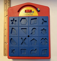 PERFECTION GAME TRAVEL SIZE BY MILTON BRADLEY – COMPLETE SET