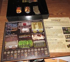 THE HUNGER GAMES District 12 Strategy Board Game Wizkids NECA Used GUC Strategy