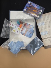 Daily Magi Boardgame Thieves Den – Fortune Favors the Bold Expans Box SW (New)