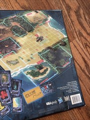 CLUE AVP ALIEN VS PREDATOR BOARD GAME SEALED* READ NEW Hasbro 2016