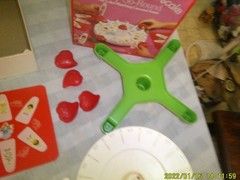 VINTAGE STRAWBERRY SHORTCAKE BERRY-GO-ROUND GAME