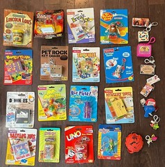 Vintage 1990’s – 2000’s MINI GAME KEYCHAIN LOT of 25 – BOX BOARD & PIECES