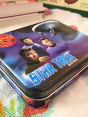 STAR TREK UNO 1999 Special Edition w/ Collectible Tin * Family Card Game