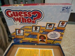 2018 HASBRO GUESS WHO ? GAME ( complete ) ^