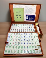 Vtg 60s Triple Layer Yellow Lucite Mahjong Set 148 Hand Carved & Painted Tiles