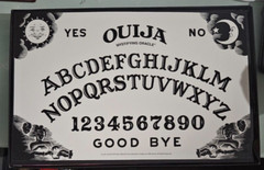 1998 parker bros / hasbro GLOW IN THE DARK OUIJA BOARD complete