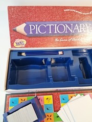 2000 Pictionary Updated Edition Board Game 3 – 16 players Ready to play Complete