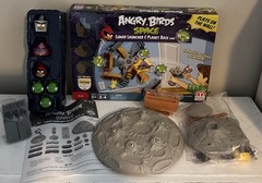 NEW / NOB Angry Birds Space Lunar Launcher & Planet Base Game -2013 Mattel Games