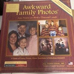 Awkward Family Photos Game Teen-Adult 4-6 Players Family and Party Sealed