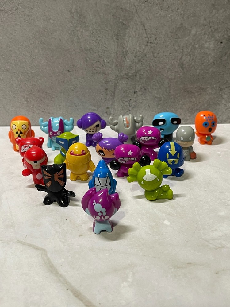 Vintage Crazy Bones Toys 19pc Lot Gogos mutants Monsters Misc Colors Vtg