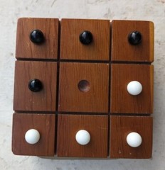 Vintage Handmade Knotty Tic Tac Toe Stained Wood 50s Black & White Marbles 5.5