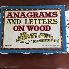 Vintage Game Anagrams And Green Letters On Wood Tiles Milton Bradley USA #4720