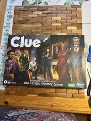 Clue Classic Mystery Board Game Hasbro 2023 Edition 8+ – Completege ,Box Damage