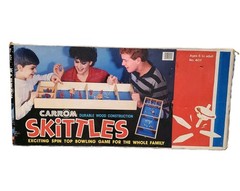 Vintage Carrom Skittles Spin Top Bowling Game Complete With 2 Tops 12 Pins #401