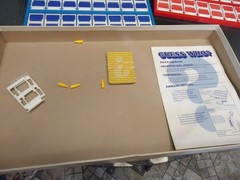 1987 MILTON BRADLEY GUESS WHO ? GAME 4800 ( complete ) ^